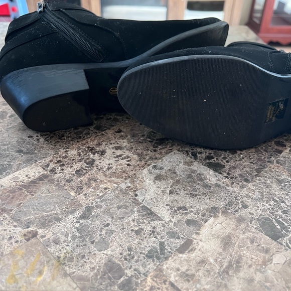 SODA Black Ankle Boots - Picture 2 of 4